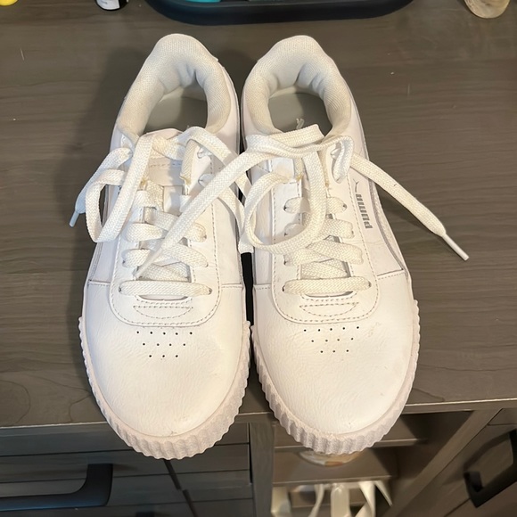 Woman’s Shoes - Picture 1 of 5